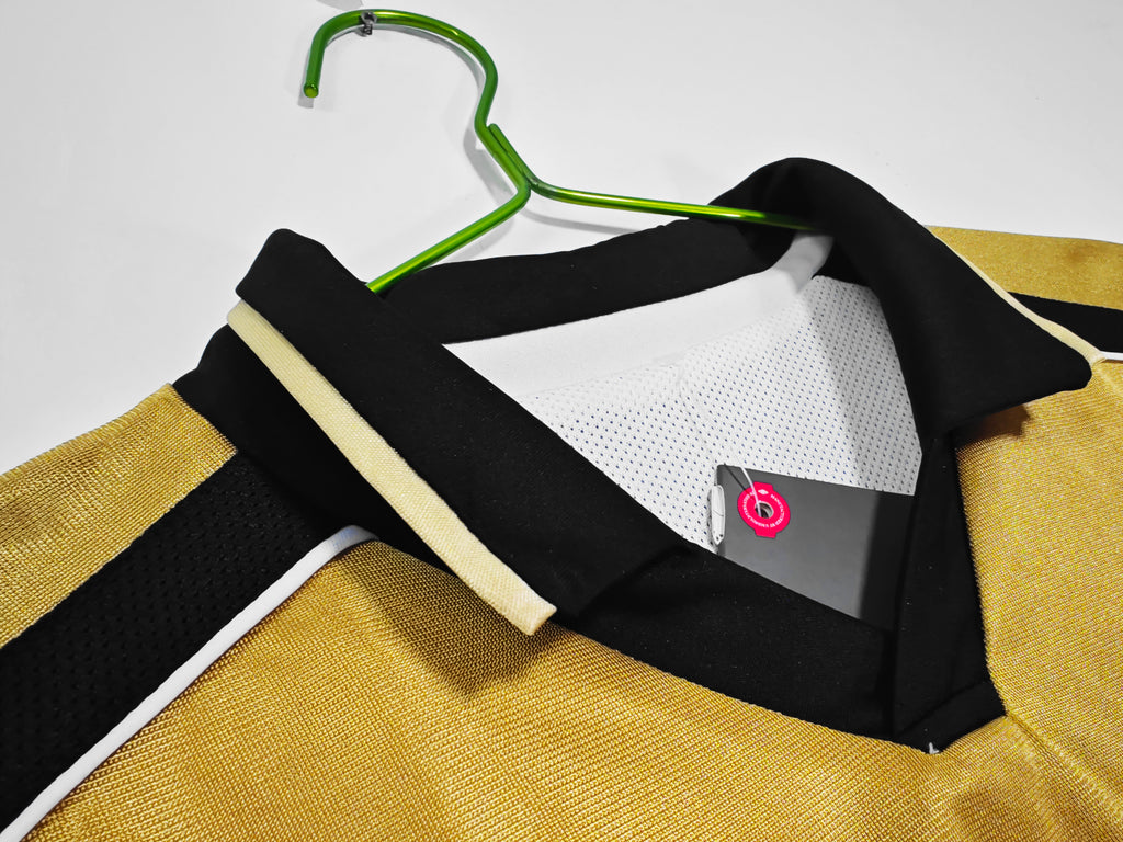 2001-02 Manchester United Centenary Retro Vintage Football Jersey - Umbro Vodafone Gold Edition